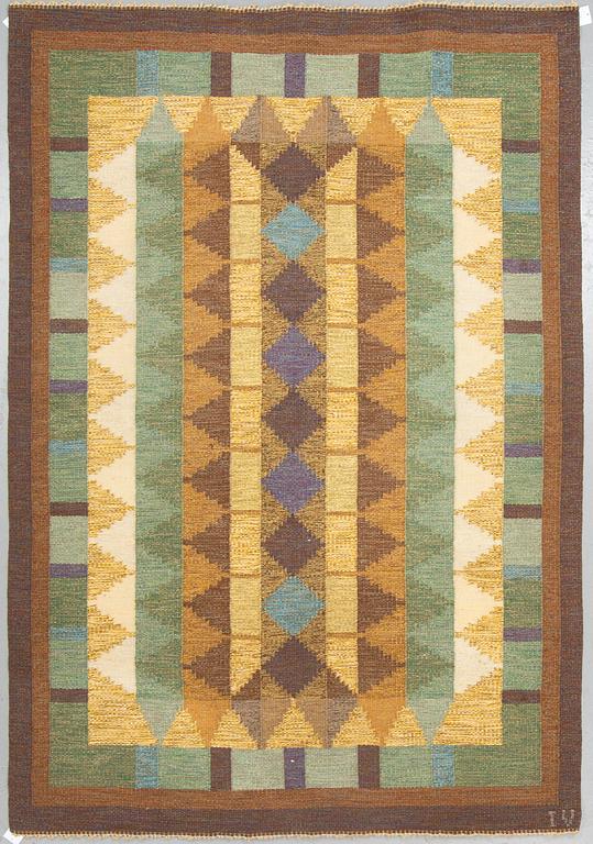 MATTO, flat weave, ca 243,5 x 167-167,5 cm, signed IV, Sweden around  the middle of the 20th century.