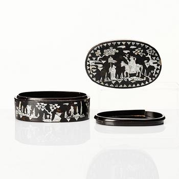 A Chinese lacquer box and tray, early 20th century.