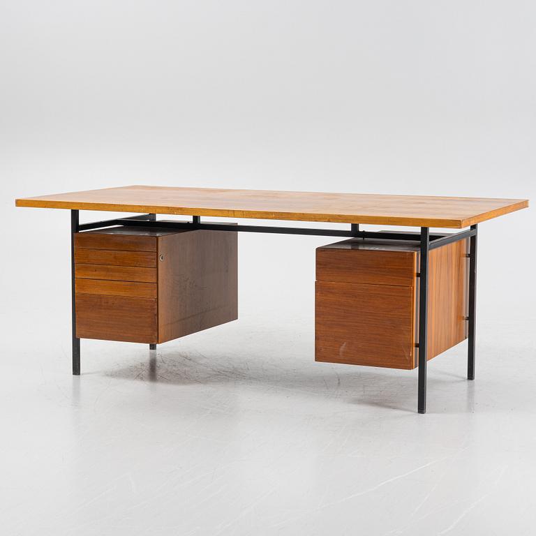 Florence Knoll, a model 590-036 walnut-veneered desk, by Nordiska Kompaniet in Sweden for Knoll International, 1962.