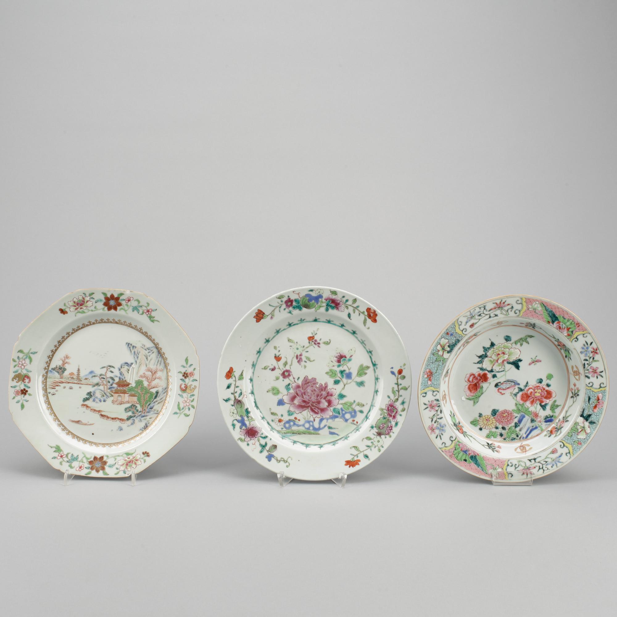 TALLRIKAR, 3 st. Porslin, Qing dynastin, 1700-tal.