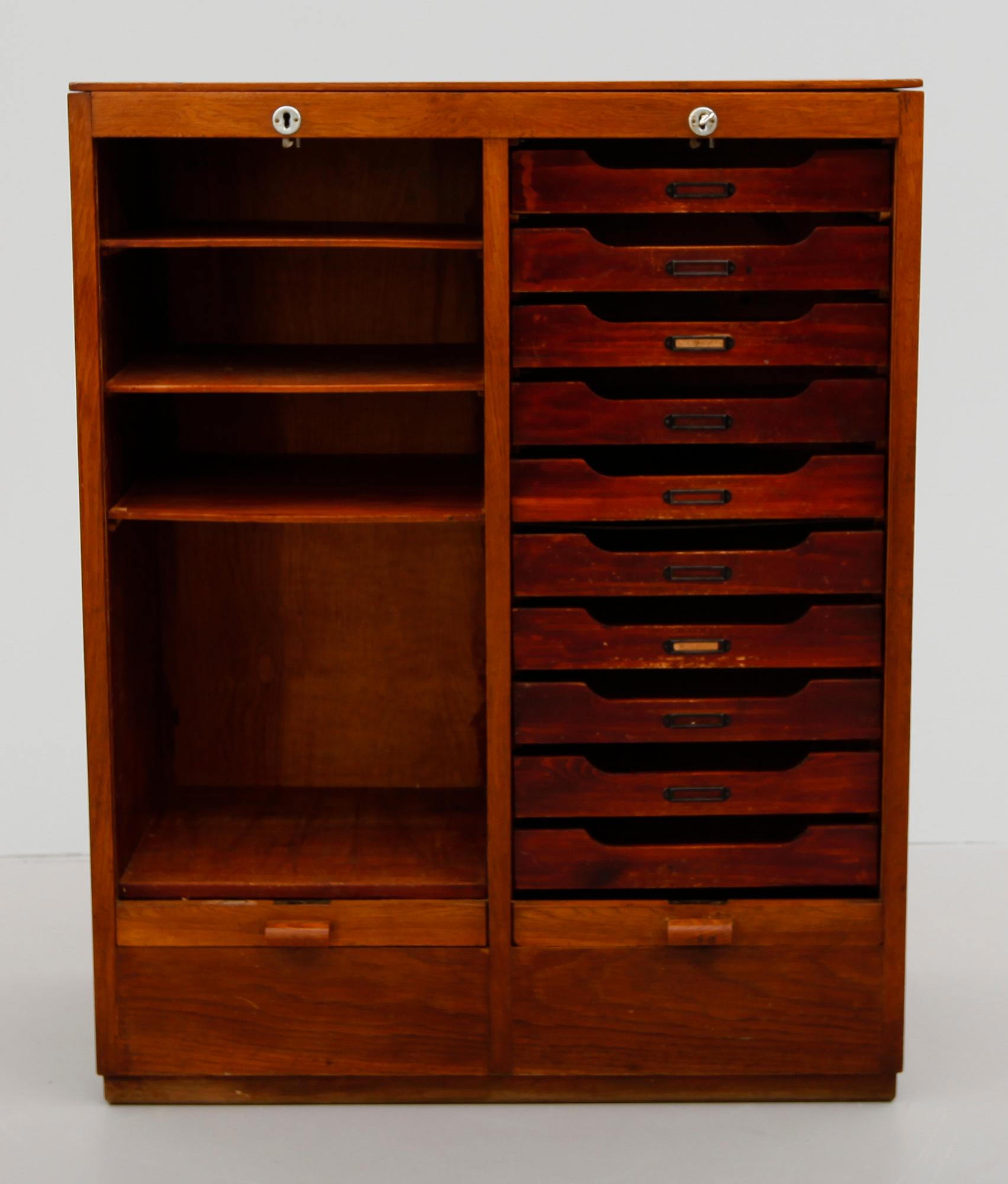 DOKUMENTSKÅP, 1900-talets mitt.