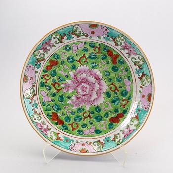 A Chinese Qing Dynasty porcelain plate for the Persian market 19th century.