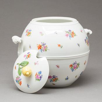 PUNSCHSKÅL med LOCK, porslin, Meissen, 1800/1900-tal.