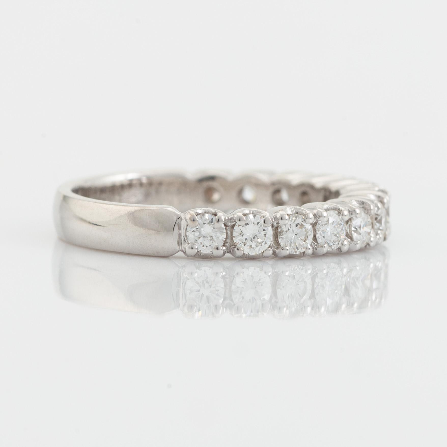 Brilliant cut diamond ring, total ca 0,71 ct.