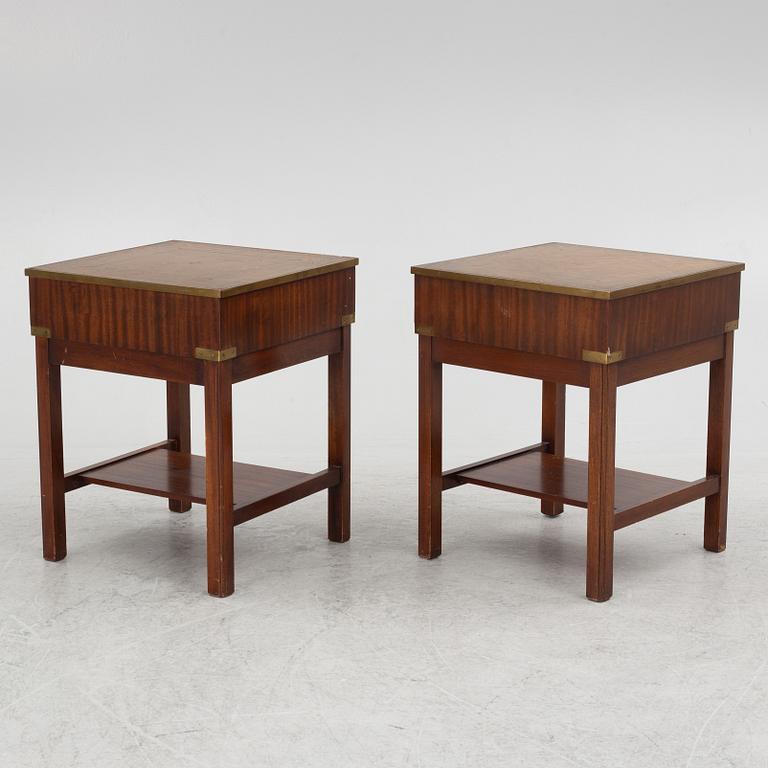 A pair of mahognay bedside tables, second part of the 20th century.