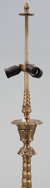 GOLVLAMPA, mässing, 1900-talets första hälft.