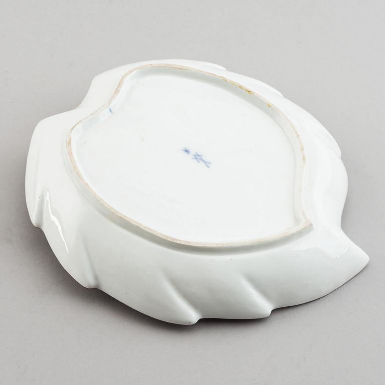 A Meissen leaf shaped dish, 19th century.