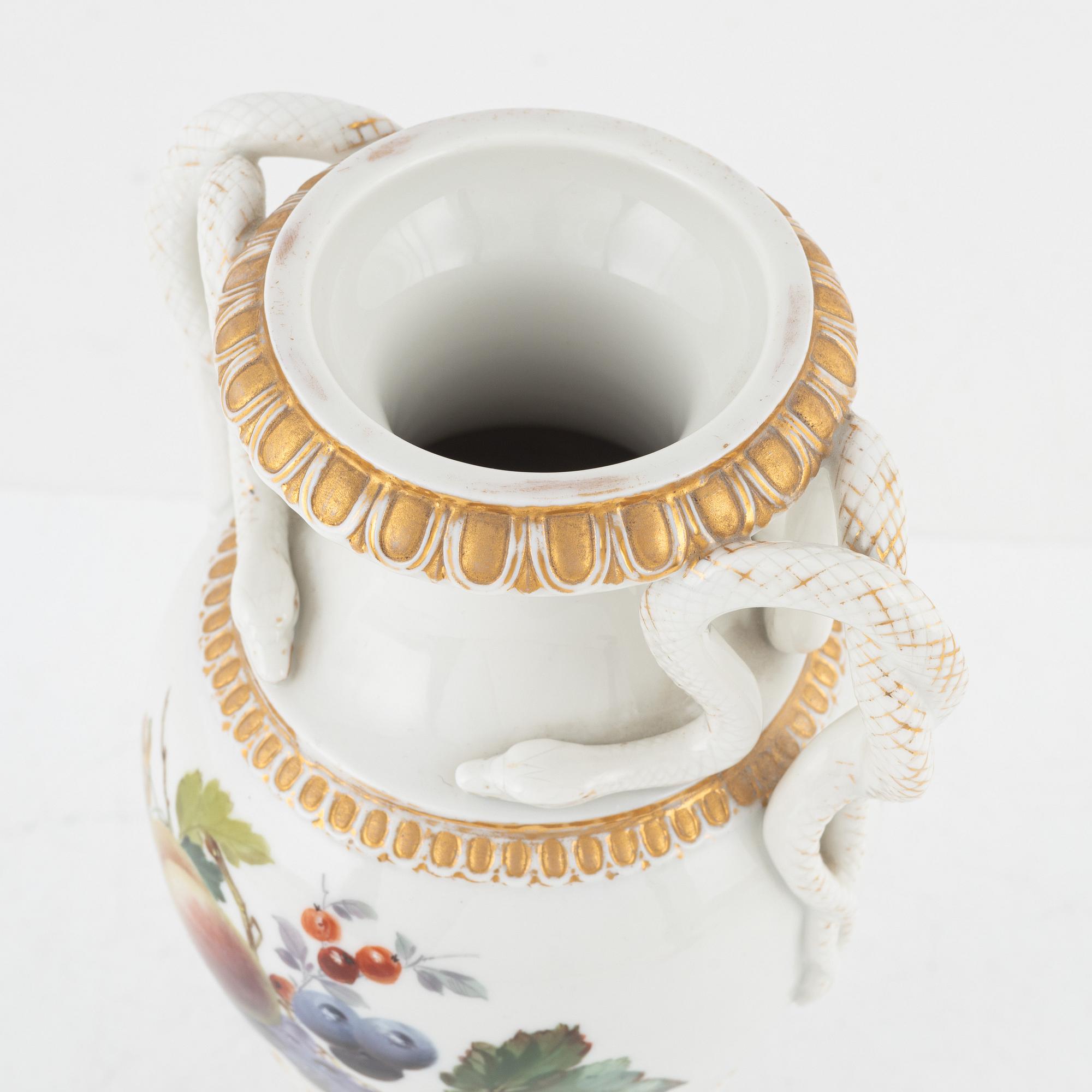 A porcelain vase, Meissen, Germany, late 19th century.