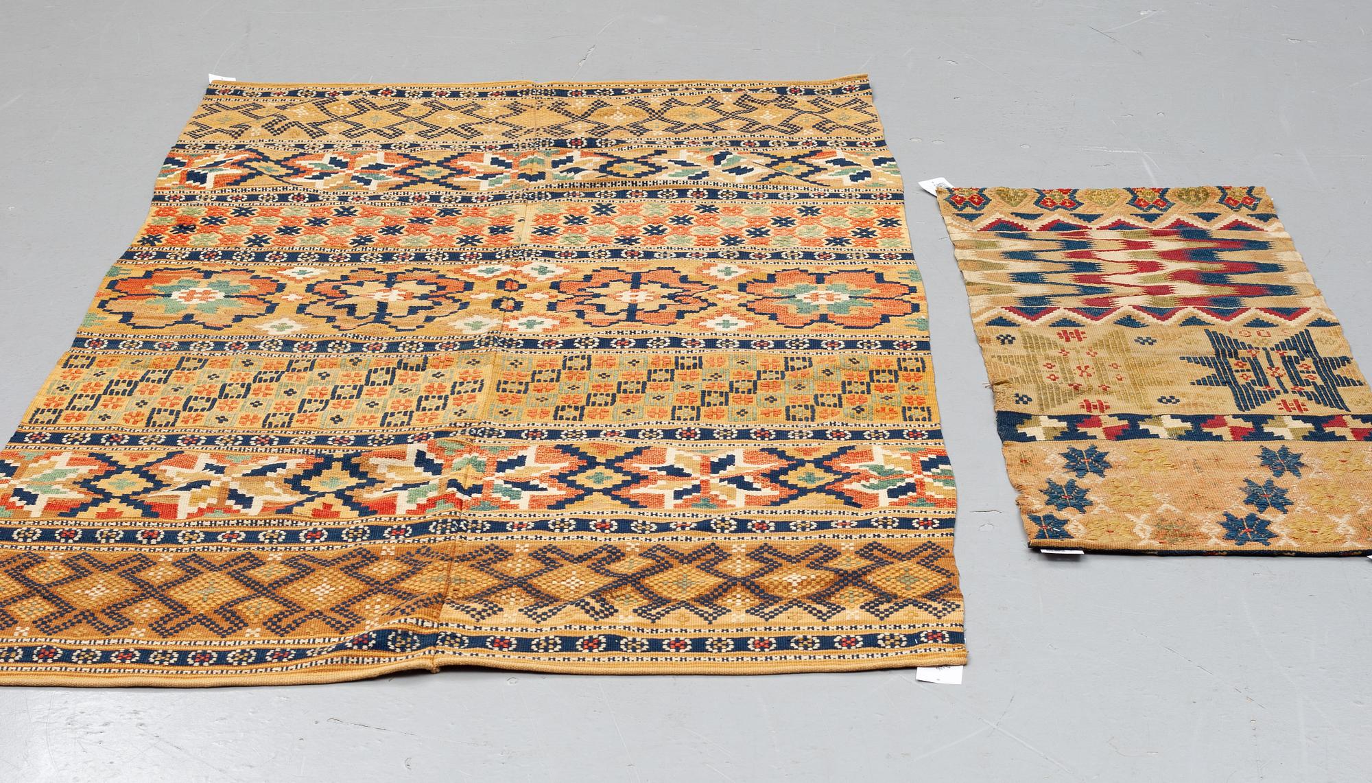 A BED COVER AND A FRAGMENT, flat weave, ca 214,5 x 117,5 cm  and ca  126 x 53 cm, Scania the 19th century.