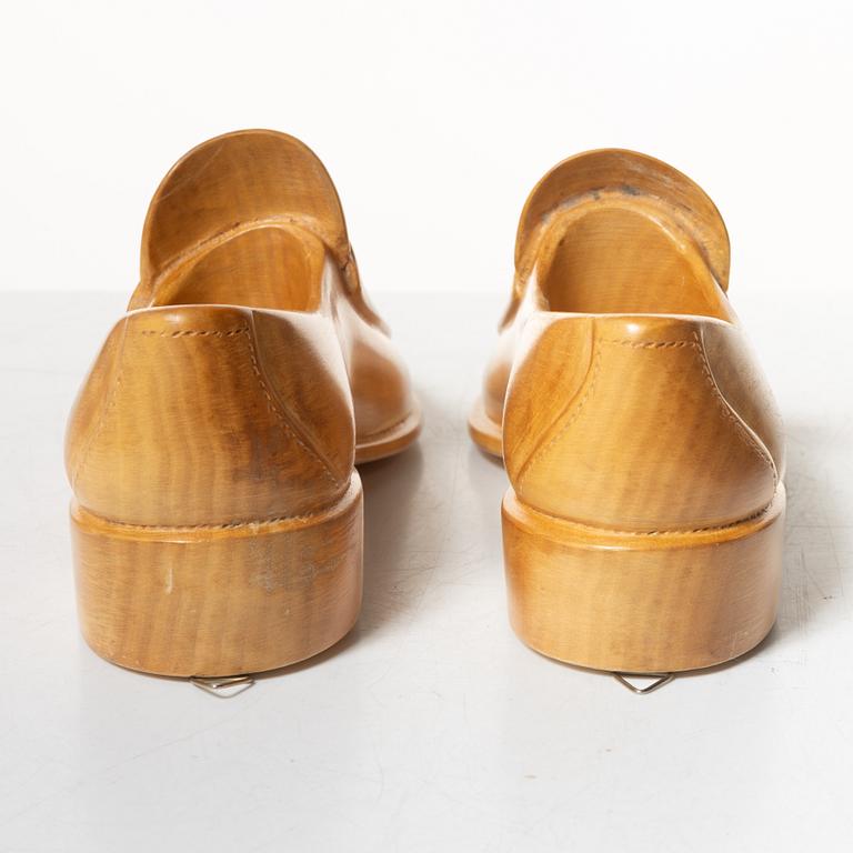Alphonso Bini, shoes, a pair, wood, trompe l'œil, Florence, Italy, 1980s.
