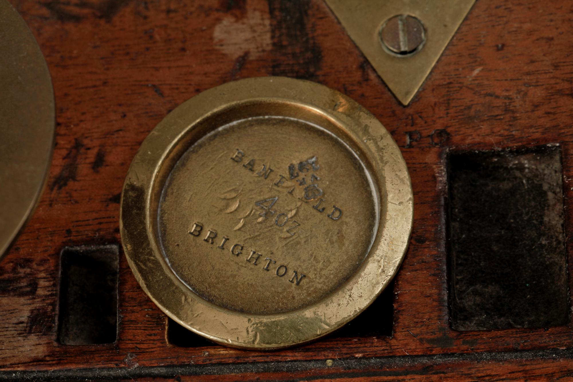VÅGAR, 2 st, England, 1900-tal.