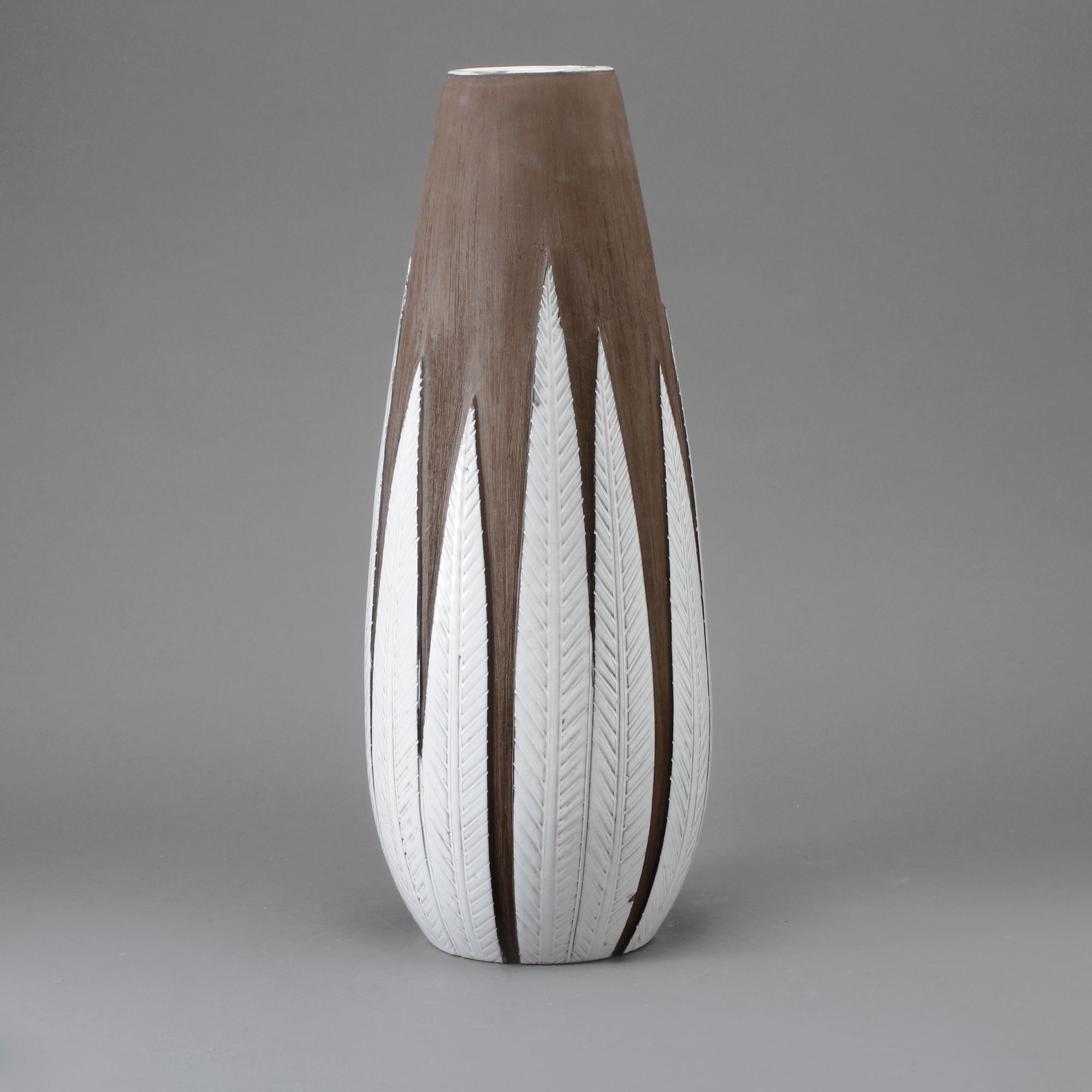 GOLVVAS, stengods, "Paprika", Anna-Lisa Thomson, Upsala Ekeby, i produktion 1951-1969.