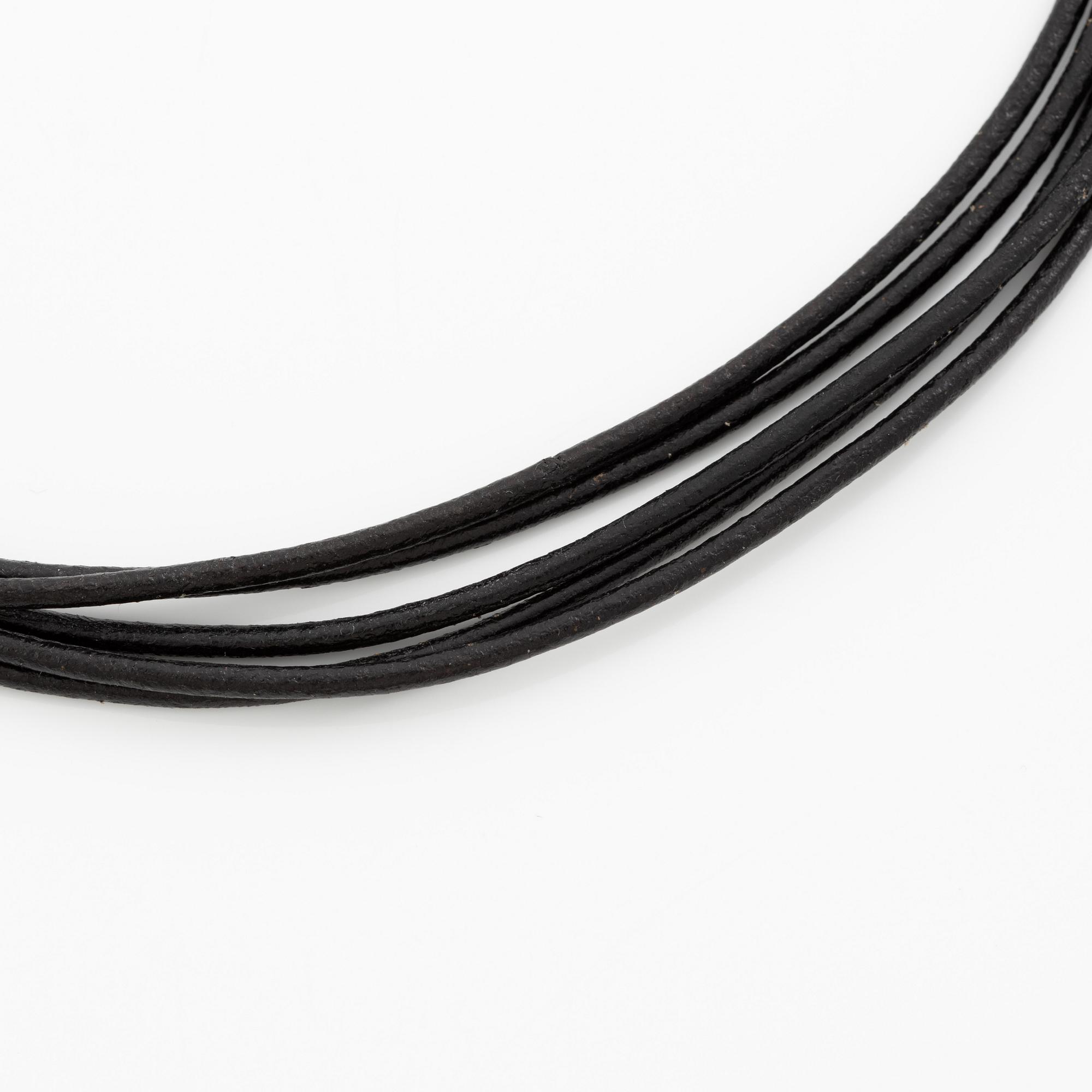 Bulgari collier läder med stållås.