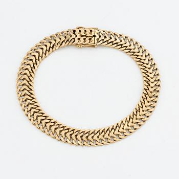 Bracelet, 18K gold, herringbone link.