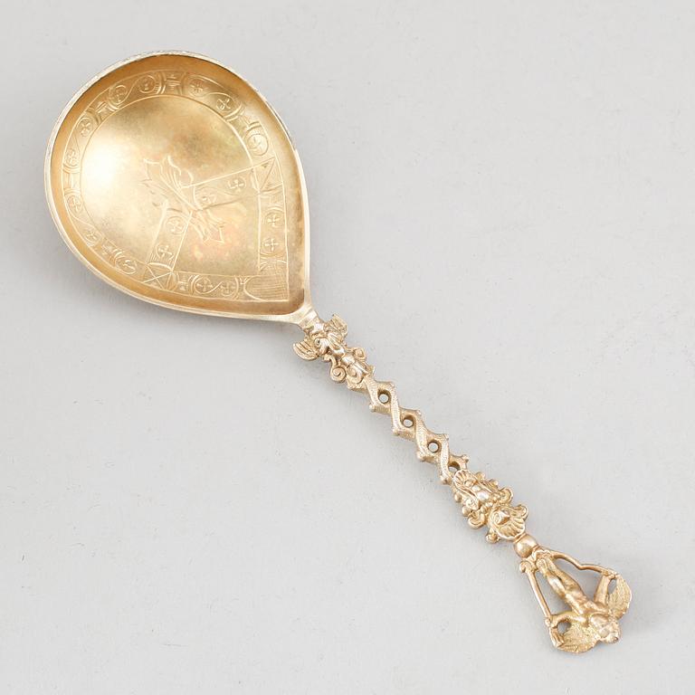 SKED, förgyllt silver, svenska importstämplar, omkring år 1900. Vikt ca 55 gram.