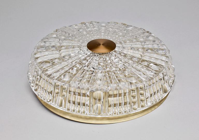 TAKLAMPA, glas, trol. Carl Fagerlund, Orrefors. 1900-talets andra hälft. H ca 10.