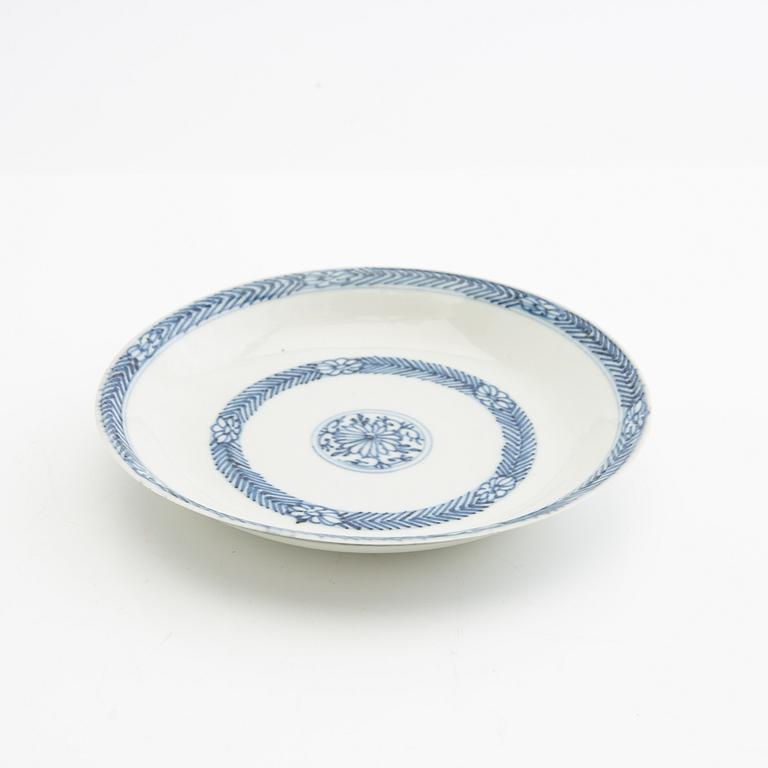A blue and white cup with saucer, Qing dynasty, Kangxi (1662-1722).