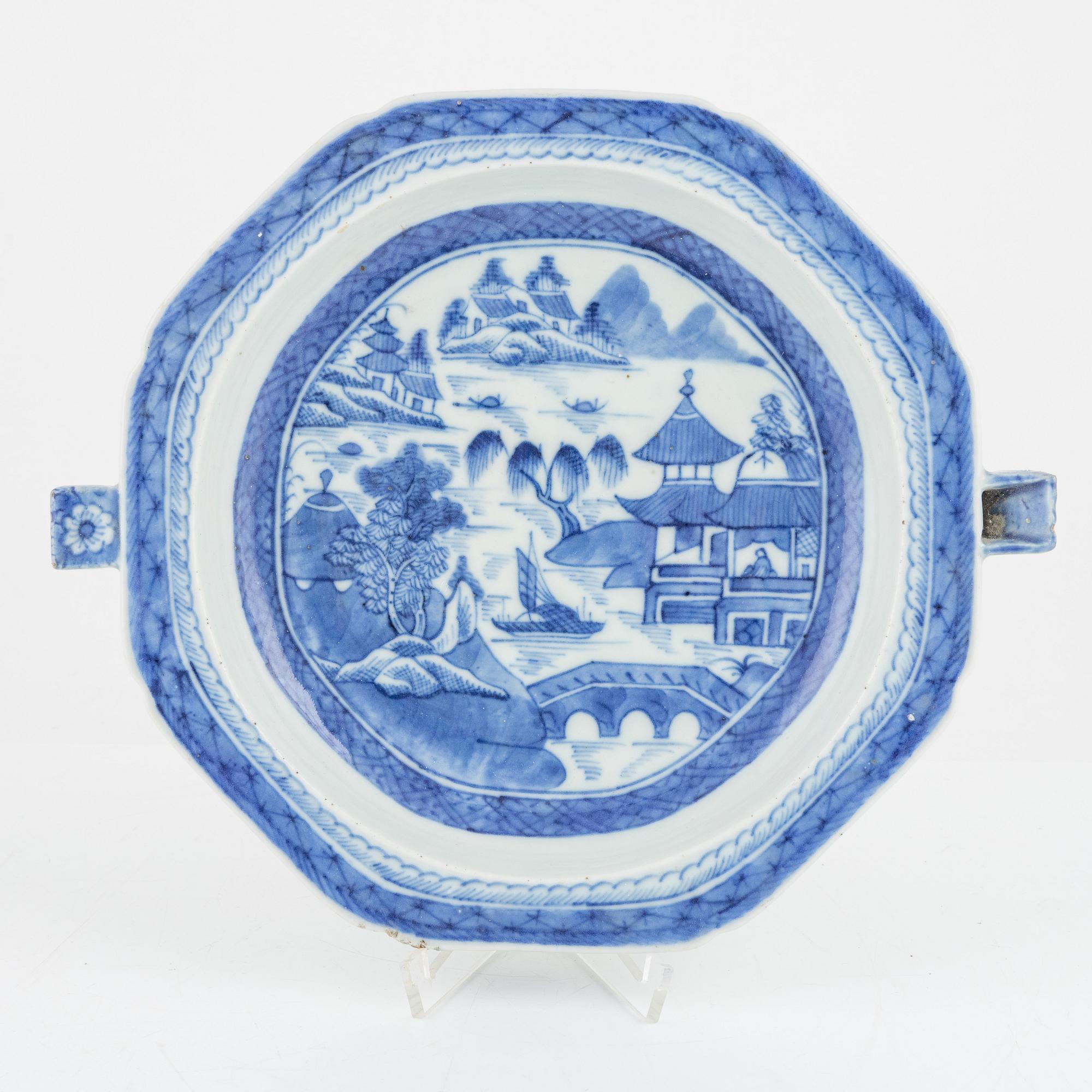 A blue and white hot water dish, Qing dynasty, Jiaqing (1796-1820).