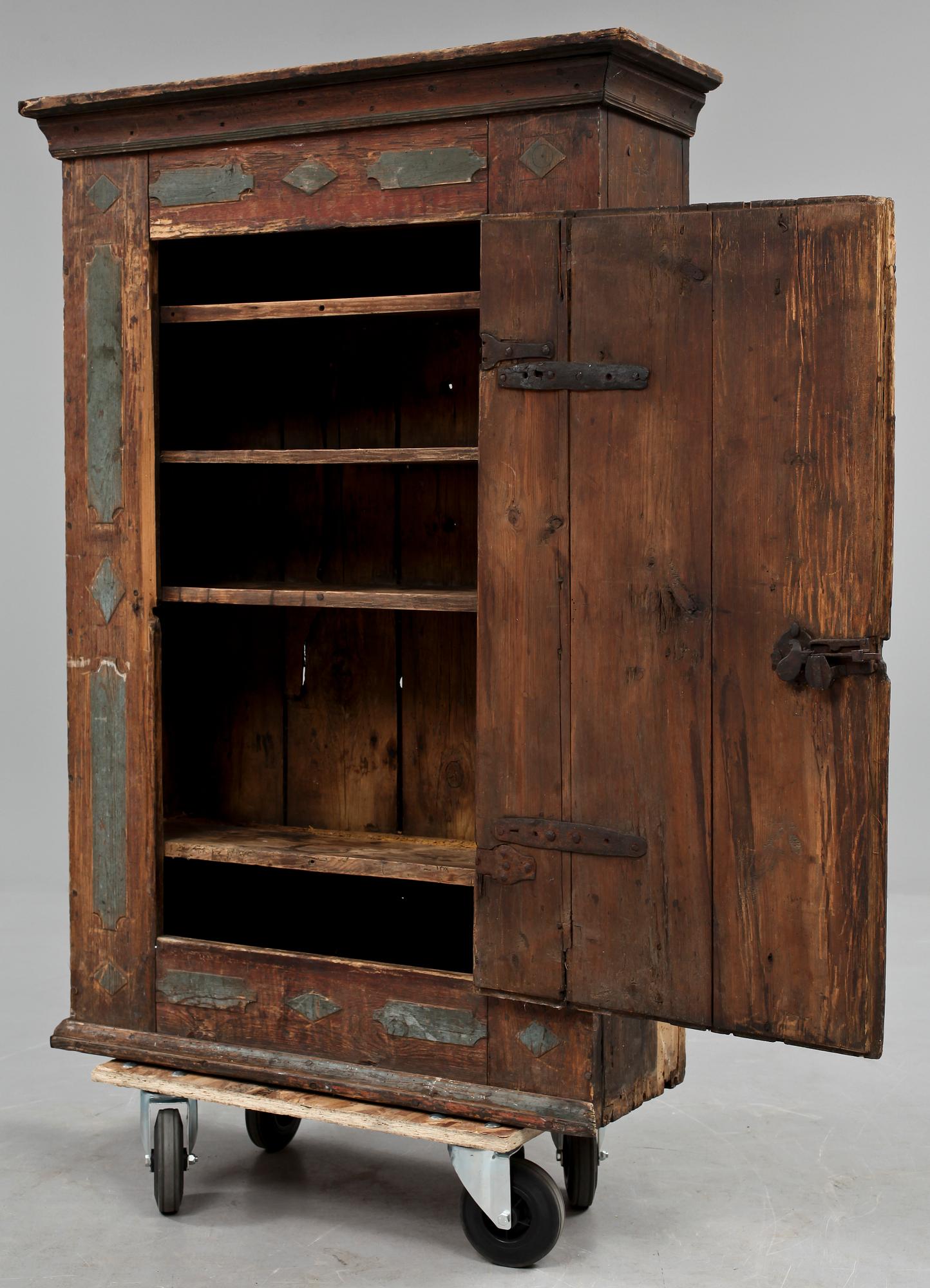 VÄGGSKÅP, allmoge, 1800-talets början.