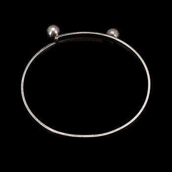 ARMRING, silver, E. Granit, Helsingfors 1966. Vikt 12,6 g.