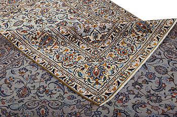 A Kashan carpet, c. 350 x 249 cm.