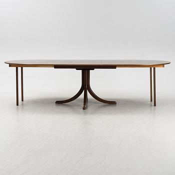 An oak dining table, AB Eriksson & Söner, Vrena, end of the 20th century.