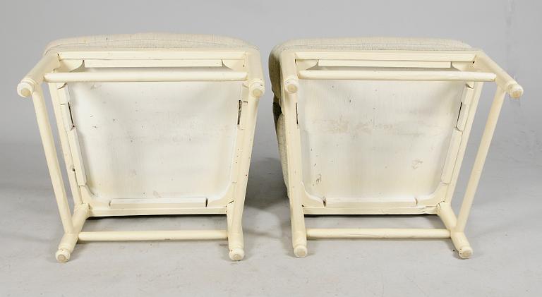 KARMSTOLAR, 1 par och FOTPALL, gustavianska, Gripsholmsmodell, 1700-tal.