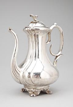 KAFFESERVISDELAR, 3 liknande, silver, nyrokoko, Möllenborg resp Christian Hammer, Stockholm 1848-51 Tot ca 1400 g.