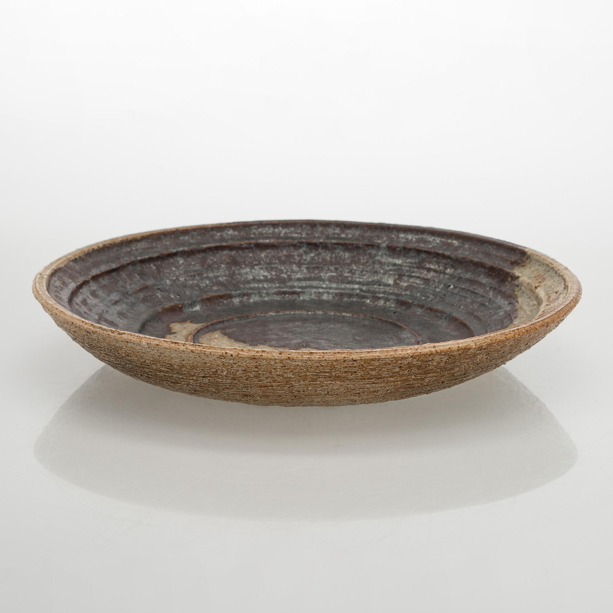 Annikki Hovisaari, skålfat, chamotterat stengods, signerad AH Arabia.