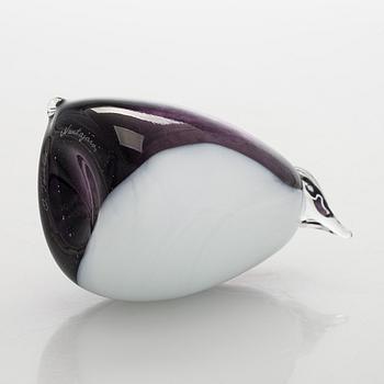 Oiva Toikka, a 'Penguin' glass bird, signed O. Toikka Nuutajärvi.