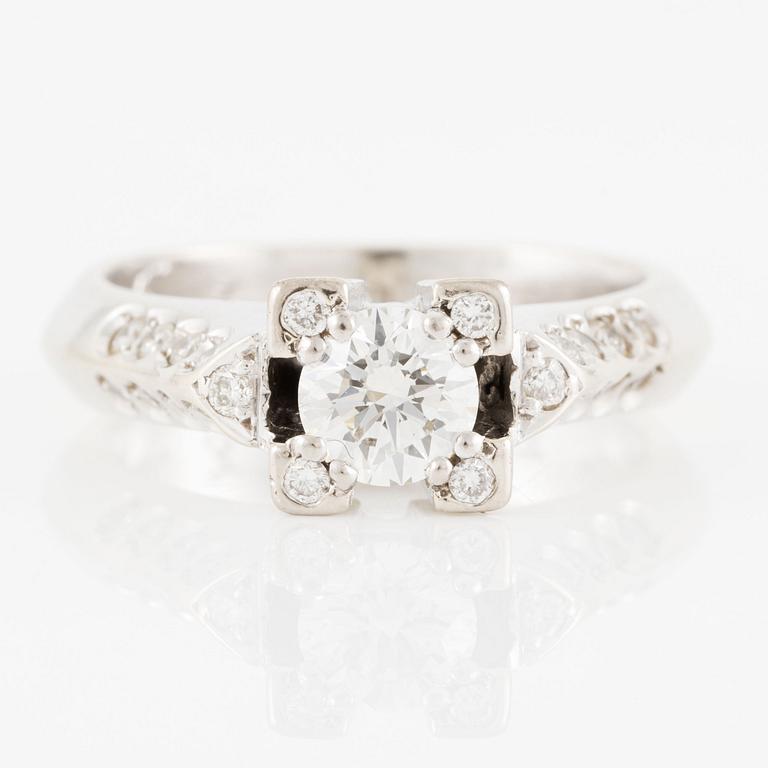 Ring, 18K white gold set with brilliant-cut diamonds.