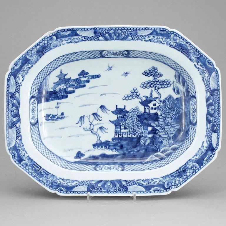 TERRINFAT, porslin, Kina, Qianlong 1736-1795.