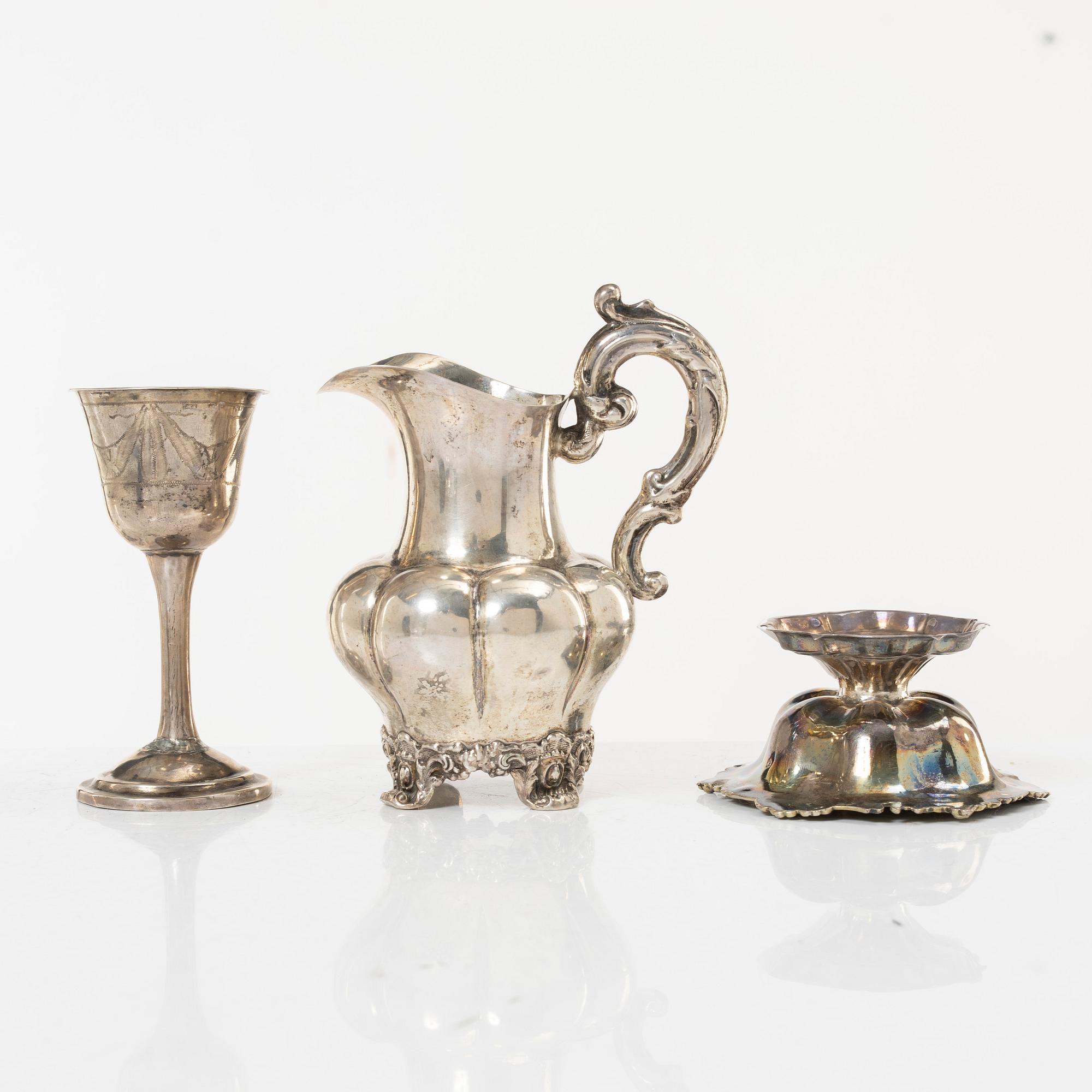 Cream jug, bowl on foot, and a cup, early to mid-19th century.