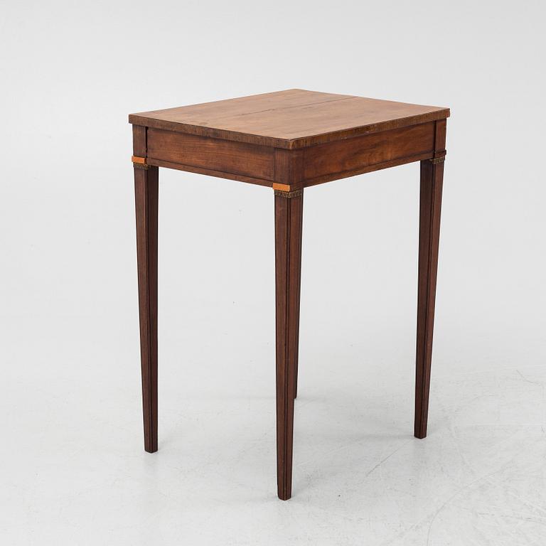 Sidobord, gustaviansk stil, omkring år 1900.