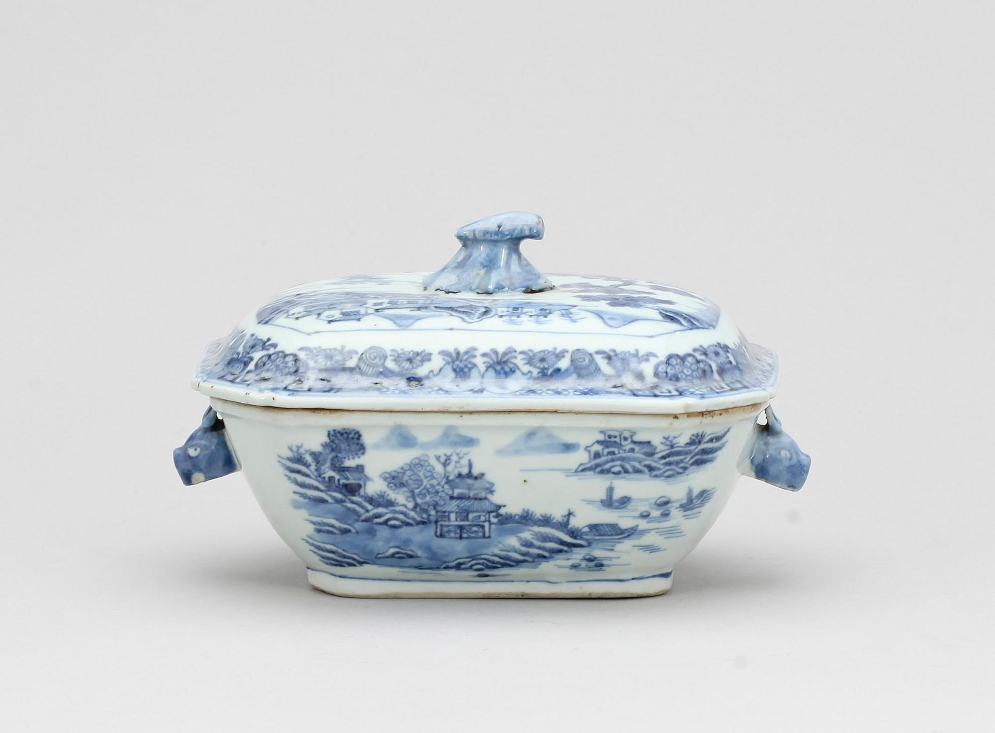 SMÖRTERRIN, porslin, Kina, Qianlong (1736-1795).