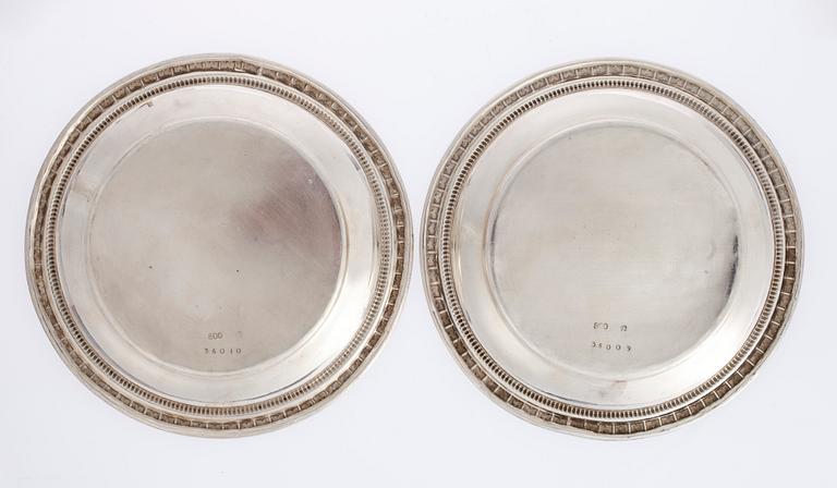 COASTERS, ett par, silver, Mellaneuropa 1900-tal. Vikt 155,6 g.