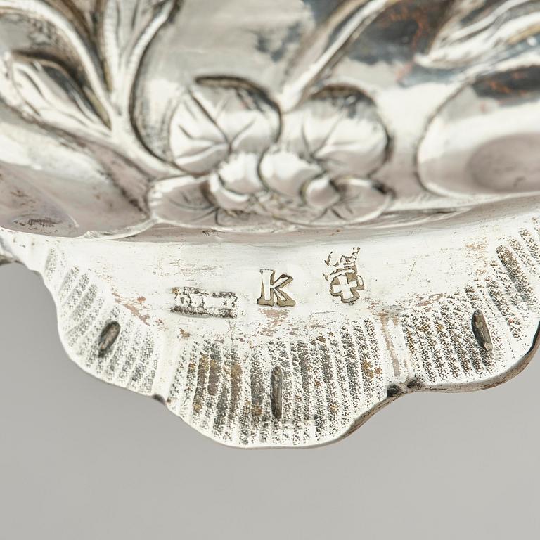A Prussian 18th century parcel-gilt silver monteith bowl, mark of Gottfried Nöffel (Neffel), Königsberg, Prussia 1771.