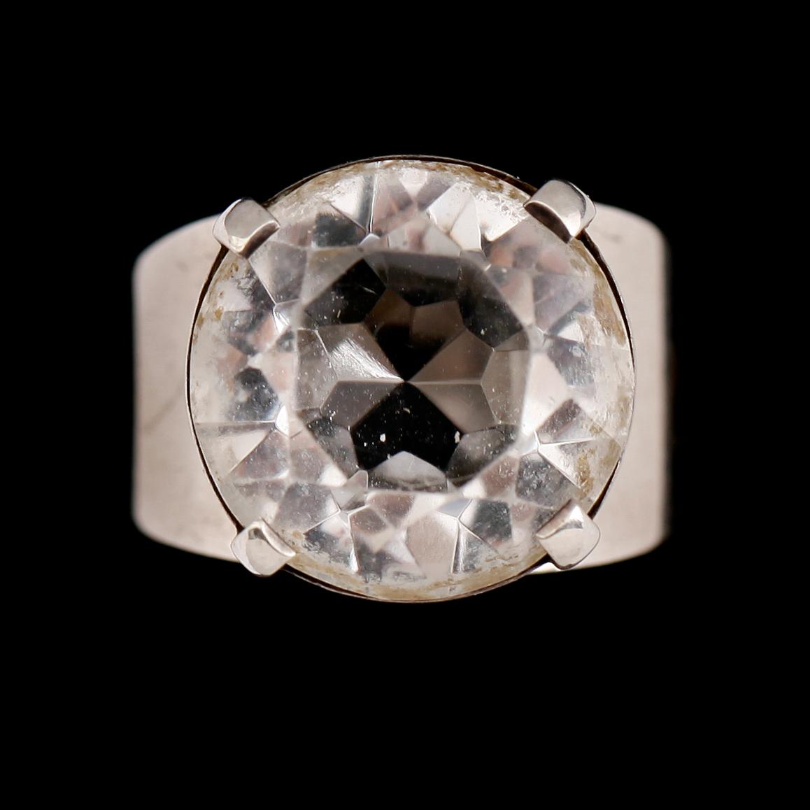 RINGAR, 3 st, silver och bergkristall, 1900-talets andra hälft.