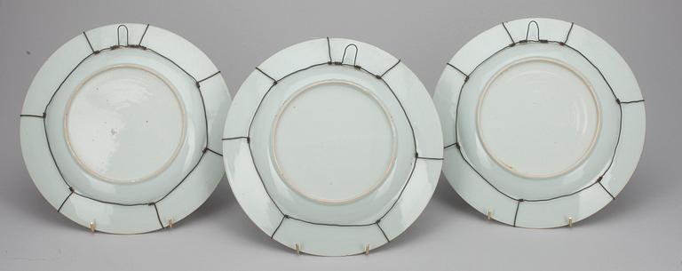 TALLRIKAR, 2+3, porslin, snarlika, Kina 1700-tal.