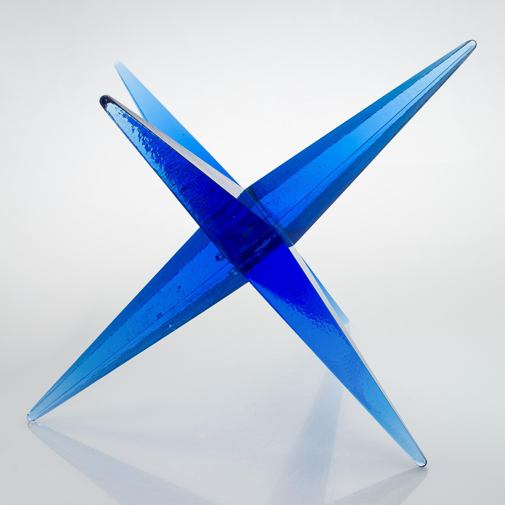 Oiva Toikka, A glass sculpture 'Yö' (Night) Pro Arte, signed O. Toikka Nuutajärvi.