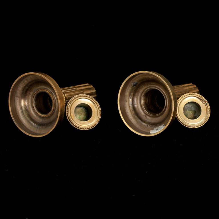 LJUSSTAKAR, ett par, förgylld brons, gustaviansk stil, 1800-tal.