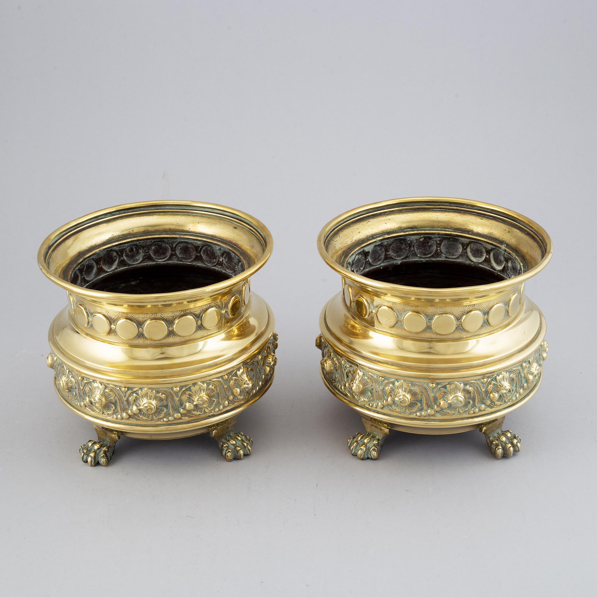 Urnor, ett par, mässing, 1800-tal.