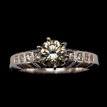 RING, 14k guld med briljantslipad diamanter, tot ca 1,2 ct. Vikt ca 6 g.