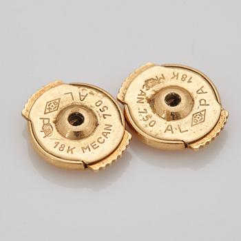 A PAIR OF EARRINGS.