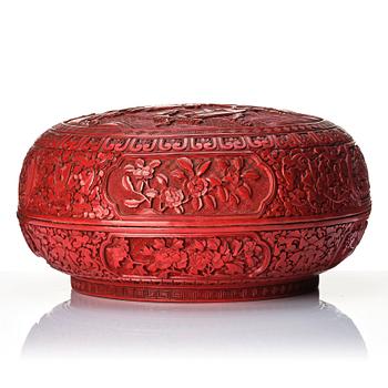 A large lacquer box with cover, Qing dynasty, with Qianlong mark.