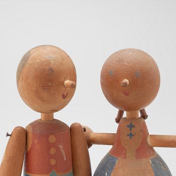 Two wooden dolls from the 1940s by Kaj Franck.