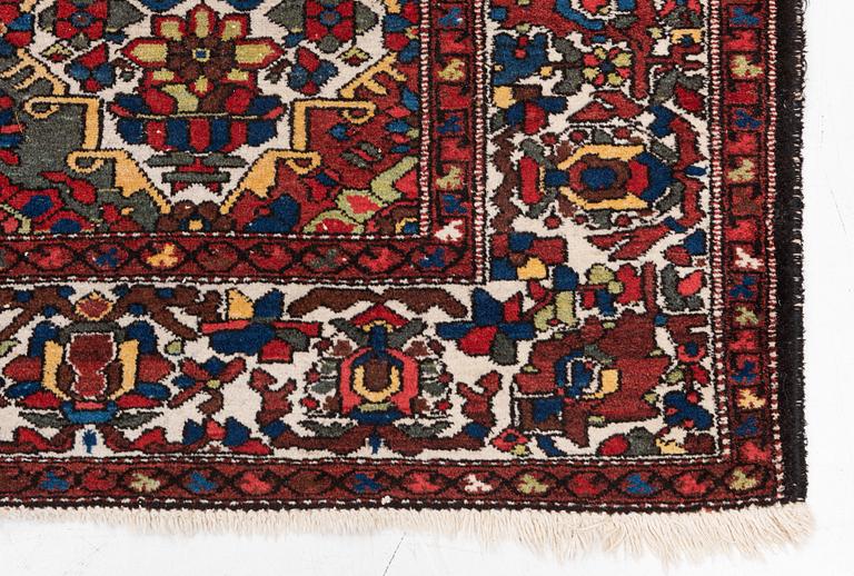 Matta, Bakhtiari, ca 314 x 222 cm.