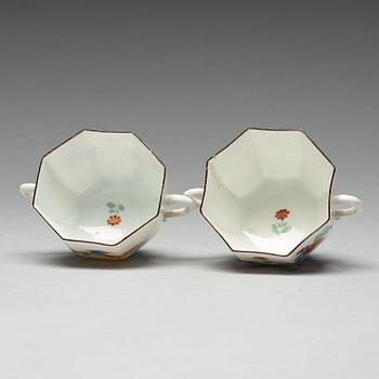 KOPPAR, ett par, porslin. Meissen, 1700-tal.