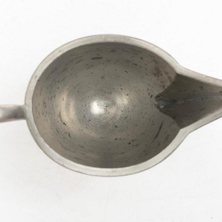Firma Svenskt Tenn, A pewter coffee service, Stockholm 1927-1931 (3 pieces).