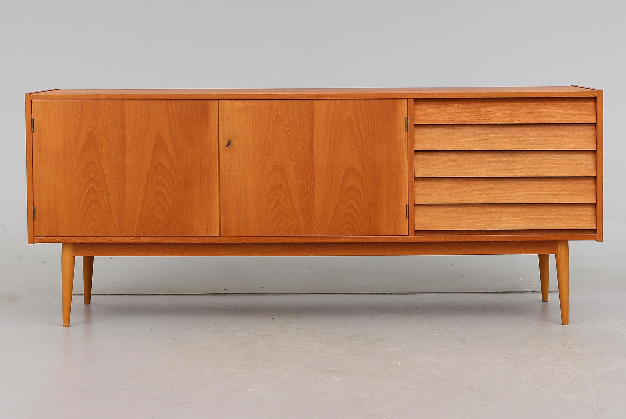 SIDEBOARD, 1900-talets andra hälft.